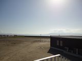 すぐそばが海です